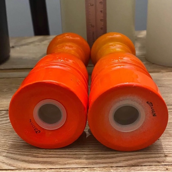Vintage 1960s Mid-Century Modern Orange Ceramic Salt & Pepper Shakers Japan - Picture 4 of 4